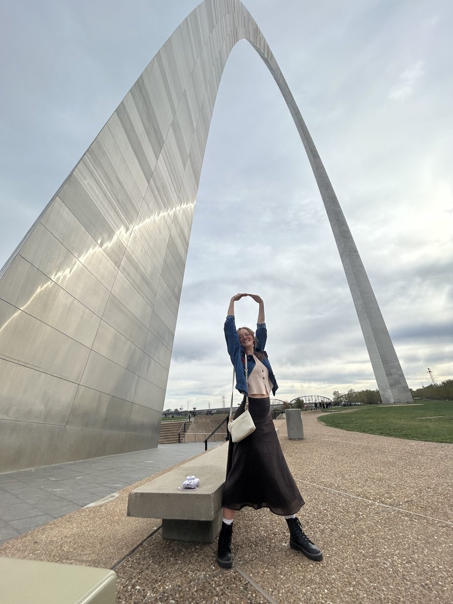 GatewayArchSTL's tweet image. Meet me under the Arch 🤗

📸 by Blair K.
