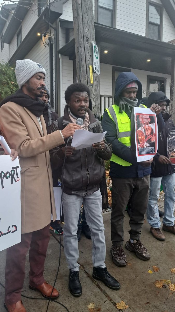 Abo_o7med's tweet image. يحدث الآن:
السودانيين يتظاهرون أمام السفارة الإماراتية في العاصمة الكندية أتاوا .. 

#UAEFundsRSF 
#BoycottUAE