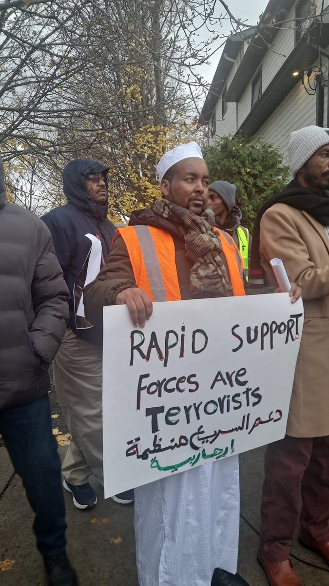 Abo_o7med's tweet image. يحدث الآن:
السودانيين يتظاهرون أمام السفارة الإماراتية في العاصمة الكندية أتاوا .. 

#UAEFundsRSF 
#BoycottUAE