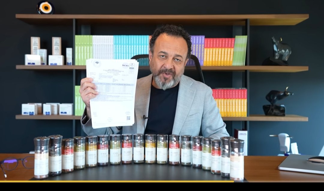 Dinlediğim o enfes şarkıların arasına reklam olarak girdiği için YouTube üyeliği başlattım, gün yüzü göremeyin. Baharatını ....