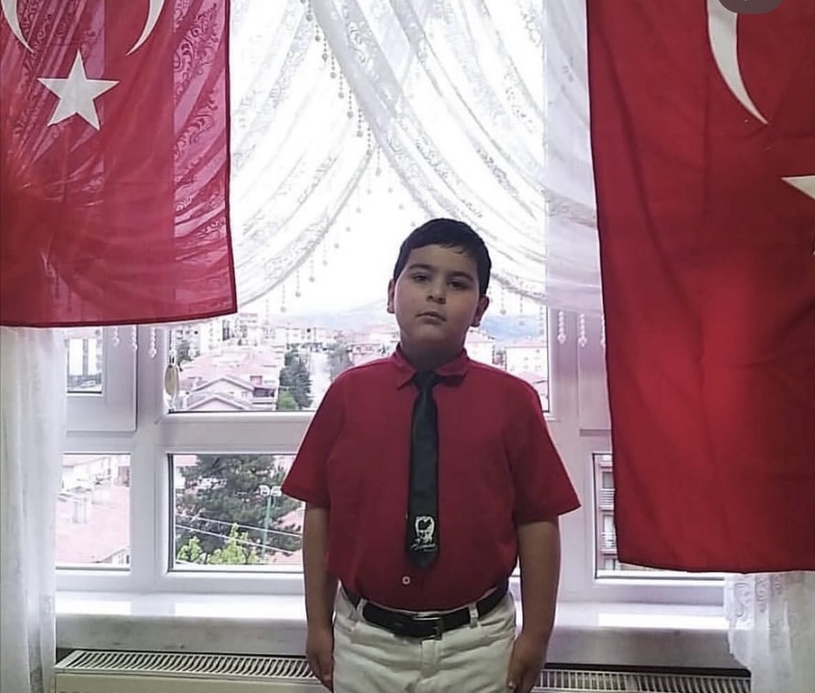 Yigiticinadalet's tweet image. katiller okulda benim oğlum mezarda, adalet bunun neresinde?