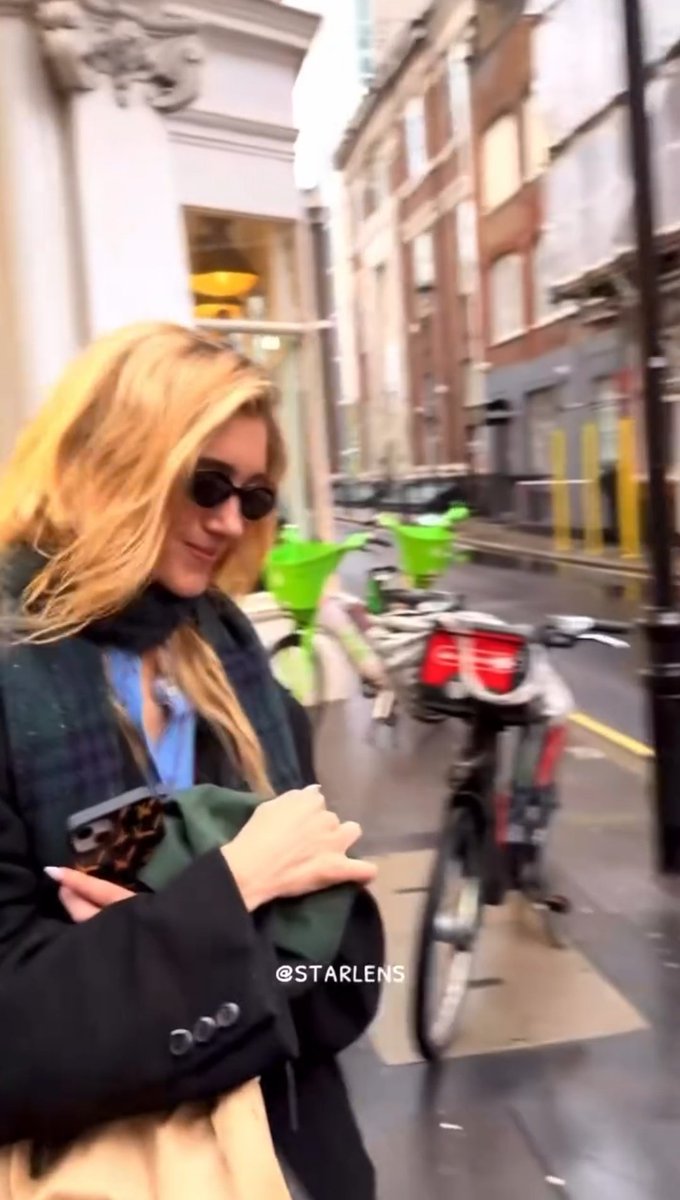 radz_sayz's tweet image. Sadie, Caleb, Finn &amp;amp; Natalia shopping together in London ❤️