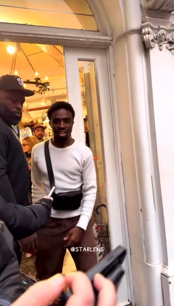 radz_sayz's tweet image. Sadie, Caleb, Finn &amp;amp; Natalia shopping together in London ❤️