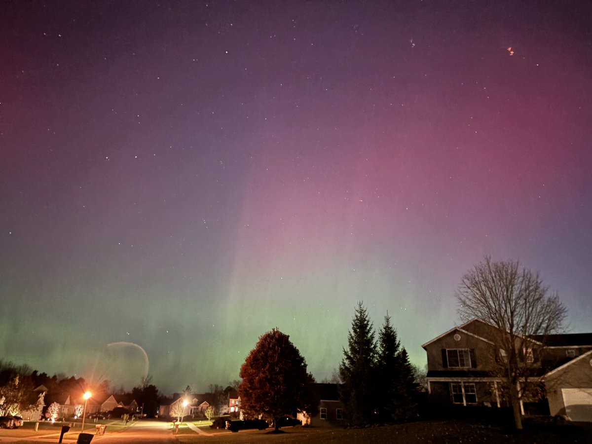wxlevim's tweet image. Here are some of my #Auroraborealis shots from Wednesday evening taken in Hudsonville, MI! @westmiwx @MiStormChasers @AuroraNotify
