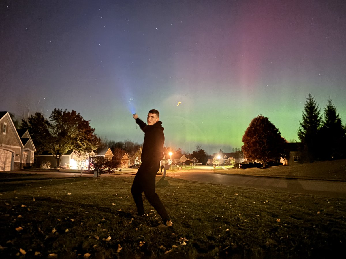 wxlevim's tweet image. Here are some of my #Auroraborealis shots from Wednesday evening taken in Hudsonville, MI! @westmiwx @MiStormChasers @AuroraNotify