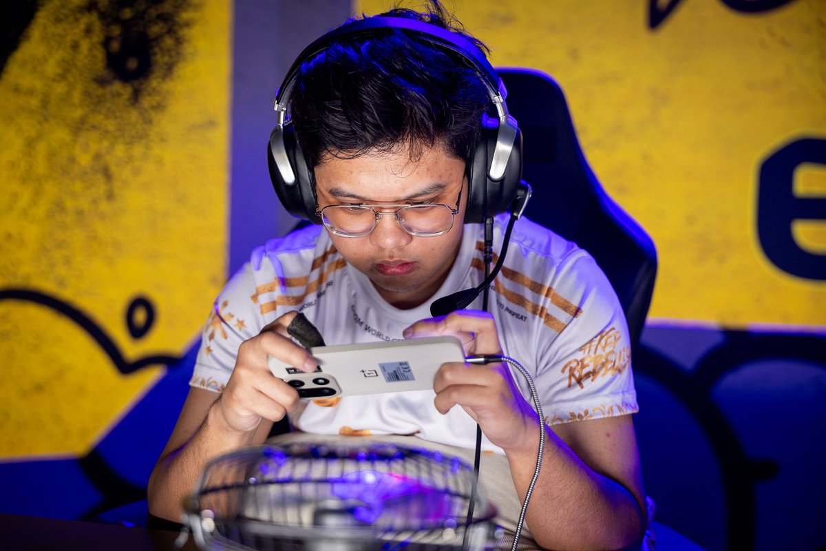 PlayCODMEsports's tweet image. All eyes focused on the game 👀

#CODMobile #CODM #CODMChamps25