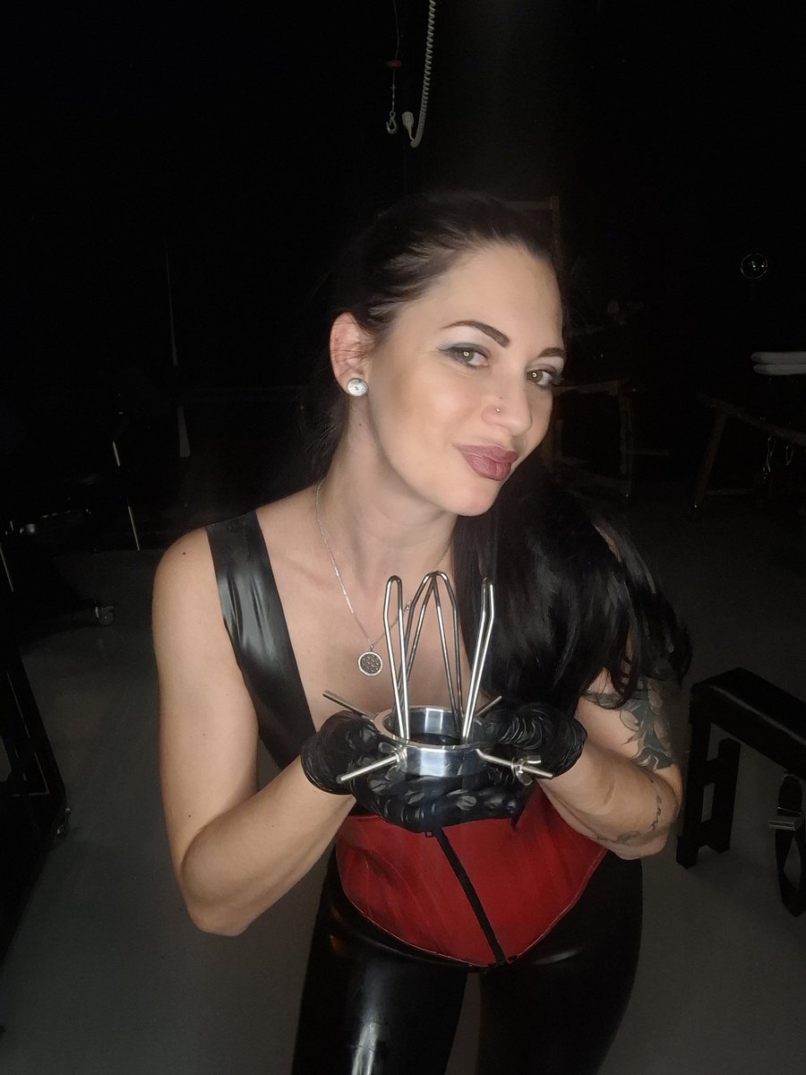 #hinterdenkulissen #fun #WeekendVibes #FridayVibes <a href="/BHeimat/">Palace der Latexwelt Residenz Hekate CH & DE</a> <a href="/ChResidenz/">BDSM Fetisch Residenz Hekate Zürich 🇨🇭</a> <a href="/Latex_High_Heel/">Latex High Heels 17k+</a> <a href="/LatexLadies/">LatexLadies</a> #Heavyrubber #peinlicheUntersuchung #kliniksex #clinicsex