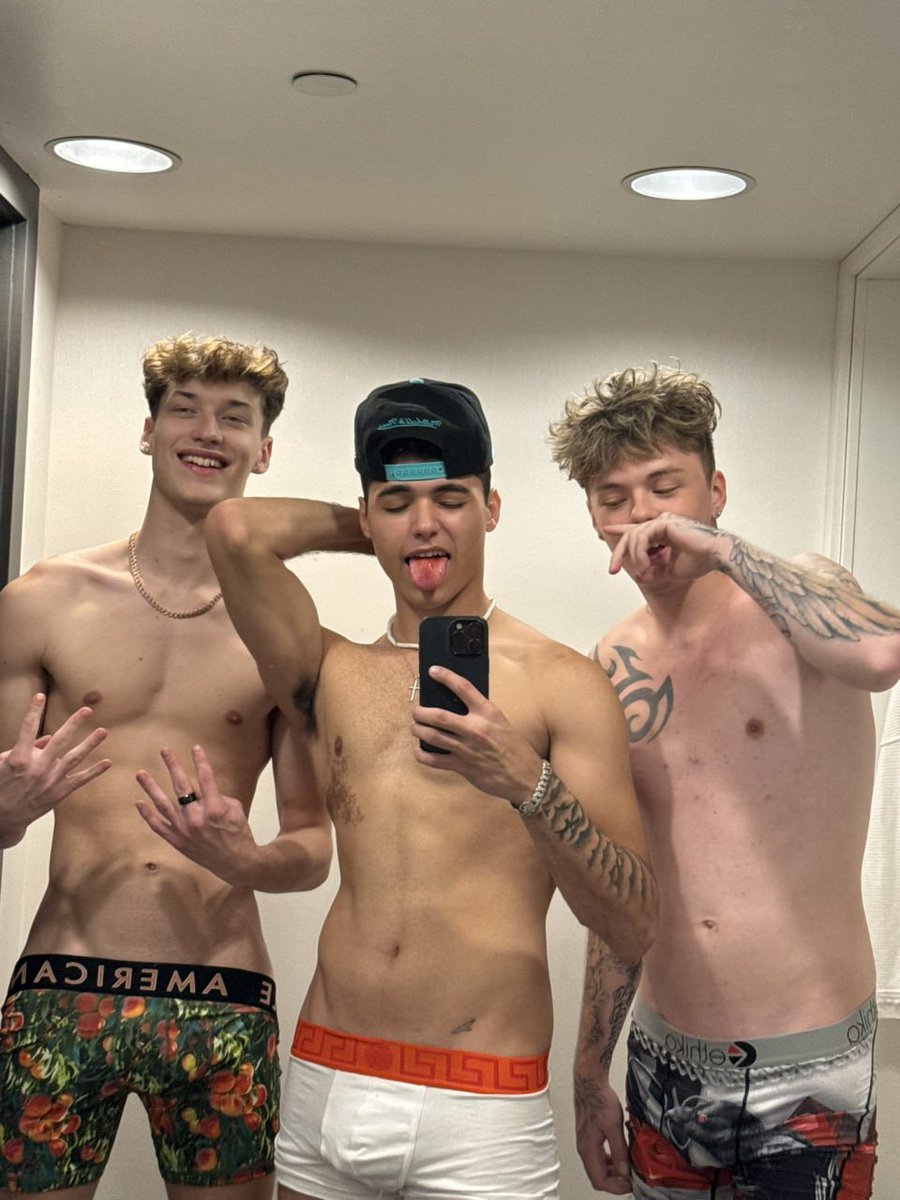 rileyhopebrown's tweet photo. Everyone who types 'hi' will receive our collab https://t.co/walJLPHUXF