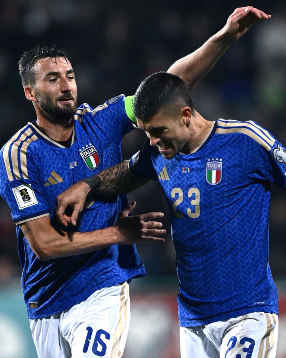 Lupo 🐺💛❤️ (@lupoasroma) on Twitter photo 