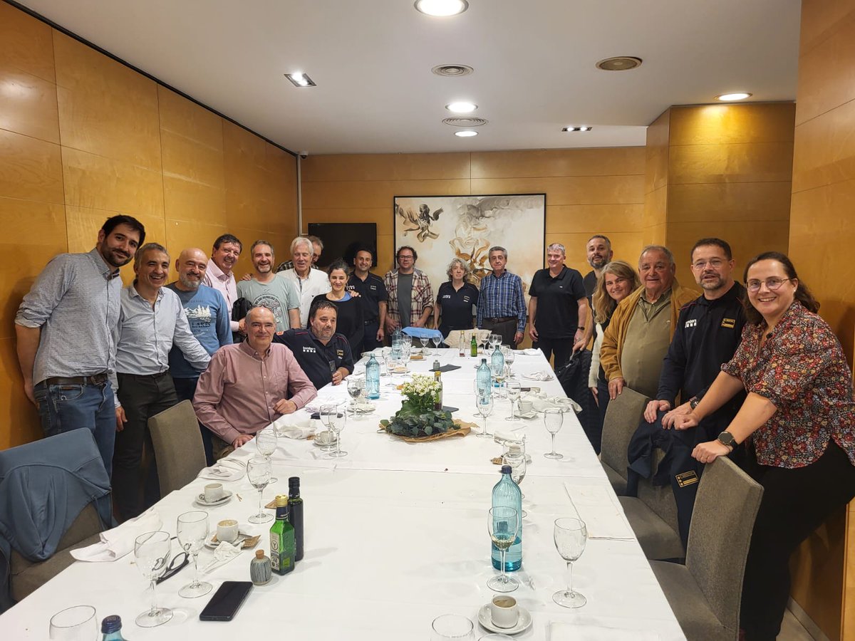 DM_Molina_T's tweet image. Jornada técnica Universidad de Lleida.
1.en Incendios Forestales
2.con la excusa de homenaje a D.Molina por su jubilación (sí, yo)
3.dentro de clases presenciales de @masterFUEGO2022 
@rescodedios 
Adrián Cardil
Marc Castellnou
Míriam Piqué
Larrañaga
Galán
E.Martínez
Arteaga ...