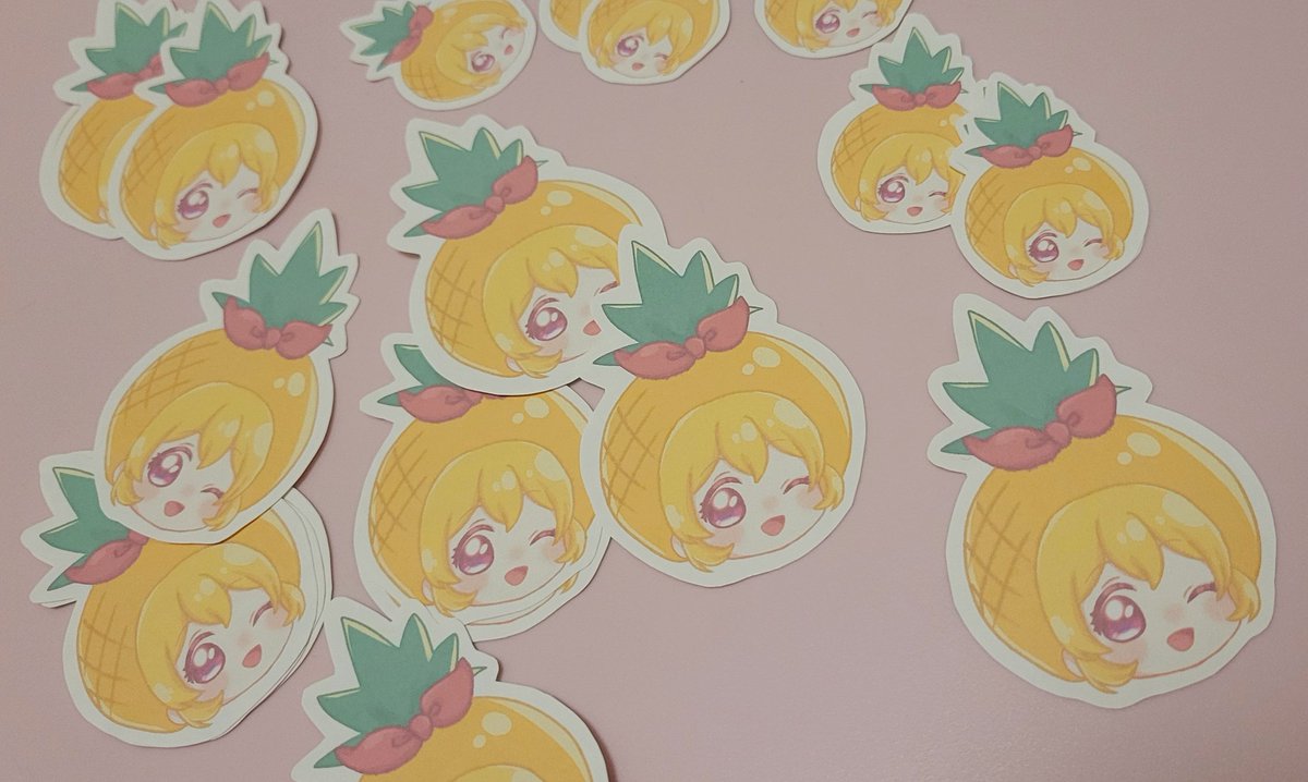 namira7758's tweet image. アイカツプリパラの映画が良すぎた記念に、あかりちゃん&amp;amp;らぁらちゃんを描きました! 可愛く描けて満足🫶🏻
おまけで作った星宮パイナップルのシールも可愛いです🍍
#booth_pm