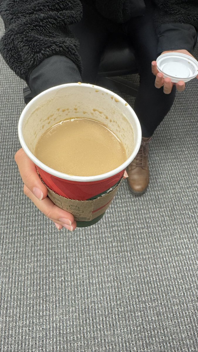 iMissDuran's tweet photo. @Starbucks 3/4 full? you guys I don’t think this is fair. https://t.co/LvDiBhUXS8
