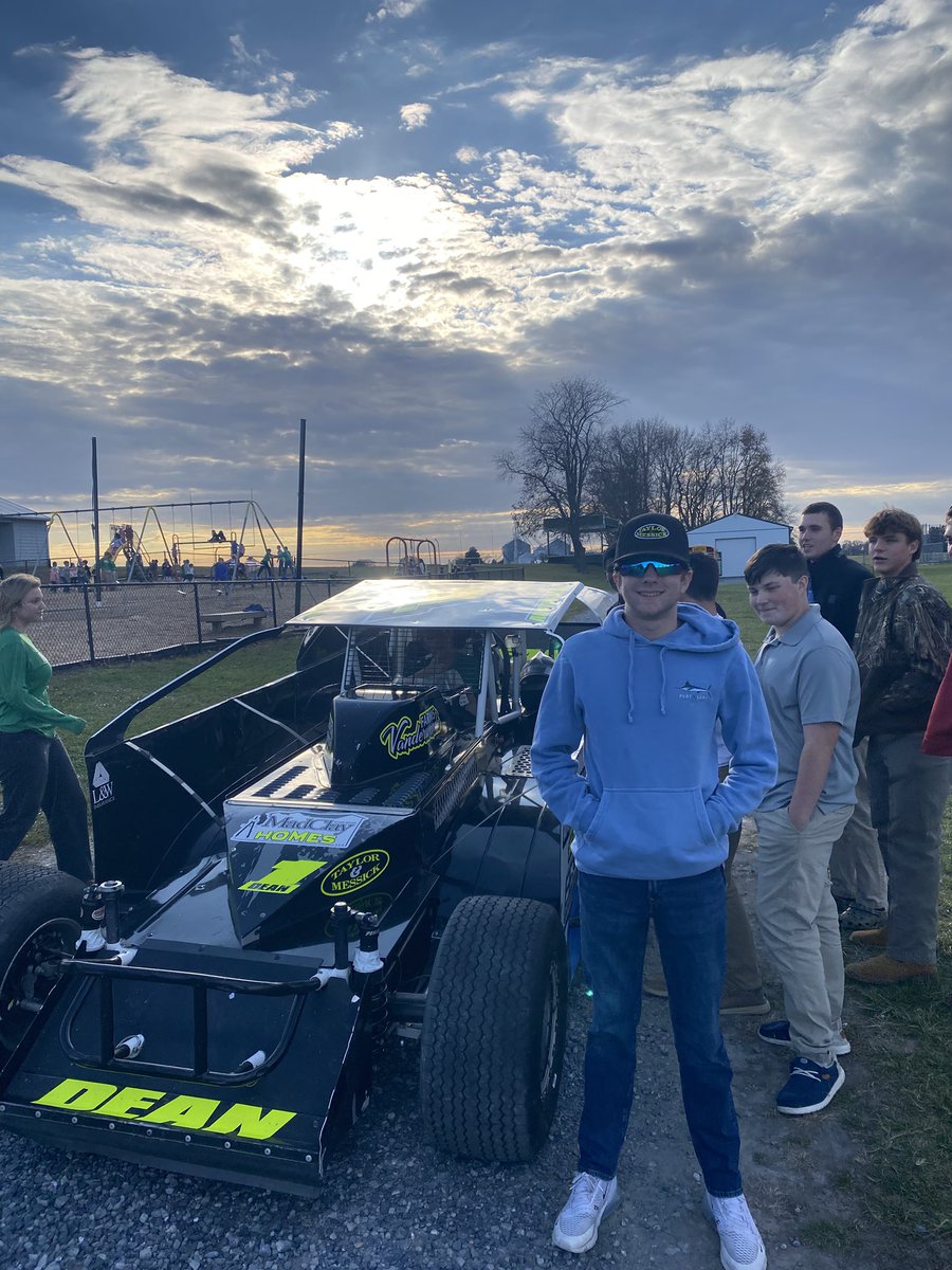 gmsflames's tweet photo. Junior Austin Dean showing off his car for the students. https://t.co/Gwya96Ufxc