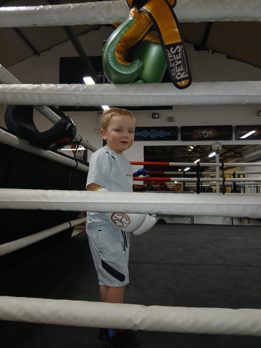 kelSBSB's tweet photo. Kaiden has had his first session at boxing tonight and came home with a trophy 🏆 🥊 he’s super excited to bring it in to show all his teachers and friends  😊 @MayfieldOldham https://t.co/1s15tokGgo