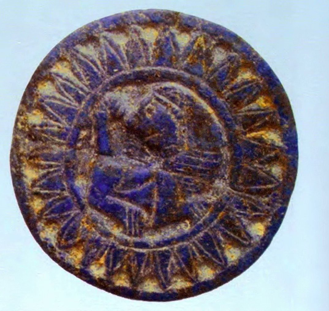 تصویری از مُهر #شیر_و_خورشید با قدمت حدود پنج هزار سال در جیرفت
با توجه به ارتباط بین جیرفت باستان و تمدن های میانرودان (بابل و سومر) احتمالا اهلی میانرودان در این زمینه از جیرفت تأثیر پذیرفته باشند.
#ایران_باستان