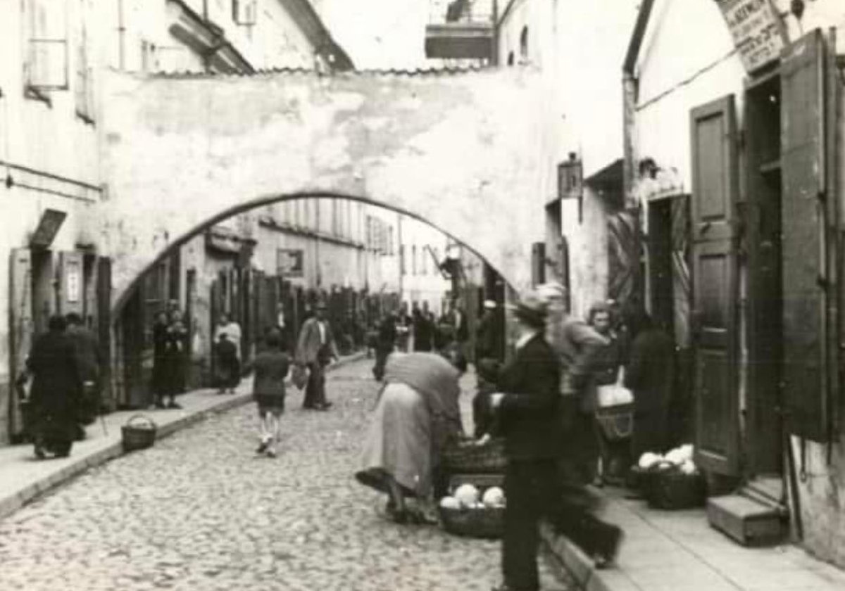 ReidEdwardII's tweet photo. Wilno, German-occupied Poland, 1943.
A city crushed under occupation, where every choice carried the weight of life or death, and where offering help to a Jew meant a death sentence for one’s entire family. In this world of terror and silence, Grzegorz Turyillo made a decision most people would not have had the strength to make.

He opened his home.

In the cellar and in the attic of his modest house he sheltered forty-nine Jewish men, women and children—human beings who had nowhere left to run and who lived from moment to moment under the shadow of annihilation. For them, his home was not only a hiding place but a fragile island of dignity in a world that had lost its conscience.

There were nights when even a footstep outside could tighten the air with fear. There were days when he had to ration every scrap of food so that no one starved and no one drew attention by going out to find more. Every knock on the door could have been the last.

Then came the day the Germans arrived.

They stormed the house, tearing open the cellar where forty-one of the hidden Jews were hiding. When they discovered the truth, they executed them on the spot—and Grzegorz Turyillo died beside them, refusing to abandon the people he had sworn to protect.

Yet, even in this horror, a small miracle occurred.
The remaining Jews he had hidden in the attic were not discovered. They lived. They survived because of the courage of a single man who put their lives above his own.

Grzegorz Turyillo is not remembered with parades or monuments, but he belongs to the moral history of the world. In a time when cruelty was law, he chose mercy. In a time when silence was survival, he chose to act. His name, and the lives he fought to protect, are part of the quiet, defiant truth of human goodness that the darkness could not erase.

We honor him by remembering.

Photo: Wilno Ghetto