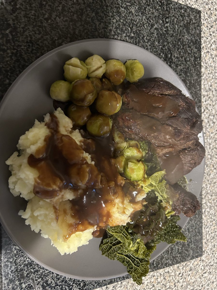 vivamark's tweet image. Rump Steak 🥩 Mashed Potato 🥔 Cabbage 🥬 Brussel Sprouts #Rumpsteak #cabbage #mashedpotato