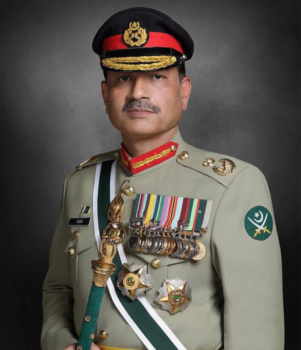 فیلڈ مارشل تینوں مسلح افواج کے سربراہ ہونگے۔ 
اور یہ پانچ سال کے لیے ہونگے۔ 
اور یہ پانچ سال آج سے شروع ہونگے۔ 😜