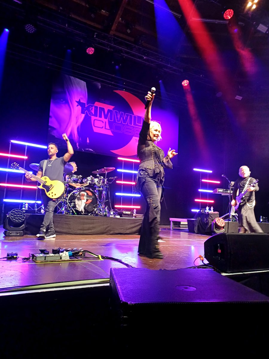 morph_chris's tweet image. Kim Wilde Concert yesterday (Patr2)
Munich/Zirkus Kronebau 🎹