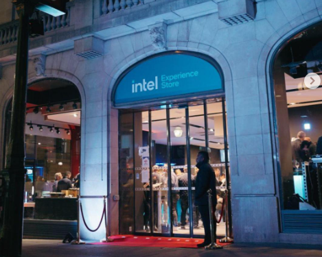 Si vous voulez me croiser à Paris je serai sur le stand MSI x Intel Experience Store 2025 à Paris ce dimanche 16 novembre !
Si vous voulez m'y checker j'y serai toute l'après-midi &amp; aussi en live sur Twitch !

On testera les nouveautés <a href="/IntelFrance/">Intel France</a>  &amp; <a href="/msifrance/">MSI France</a>   !
A dimanche !