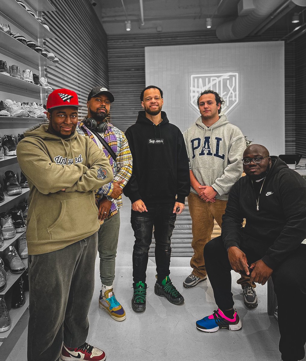 MrUnloved1s's tweet image. Crazy shit, first trip to Nike campus, the guys and I were talking to a guy in @INDEXPDX right. He goes on to tell us he use to give tours on campus and how often MJ is on the grounds right. Then proceeded to tell us we just missed him.. but when we met up with our contacts they…