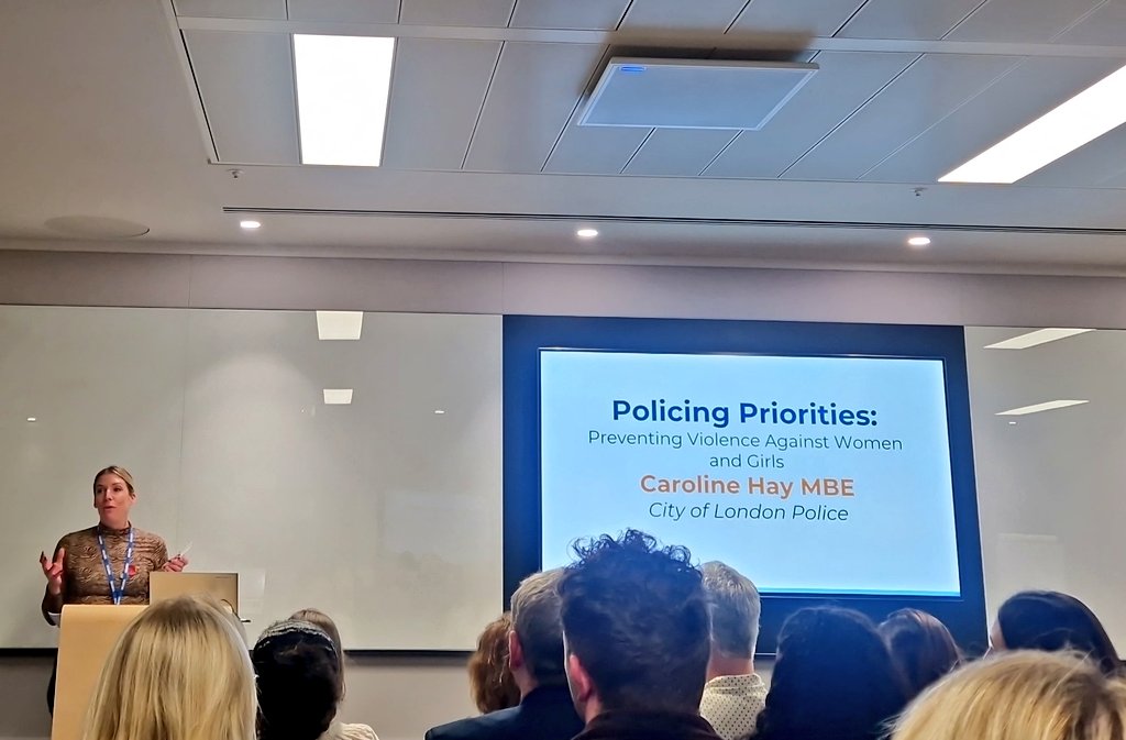 I've been #phonebanking &amp; stuffing letters for constituents with info informing #Bunhill communities what local policy has supported us as #Islingtonians &amp; #LabourPartyDoorstep canvassing with ward walkabouts
*In-house training [attended a #cityoflondoncorporation event on #VAWG