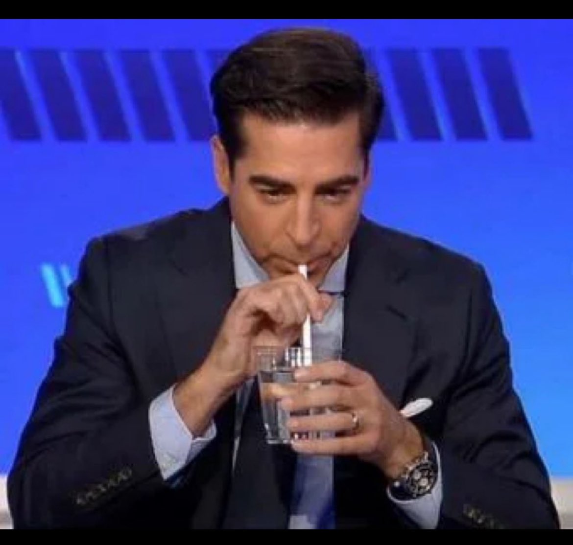 AMazzeppa's tweet image. #PowderPuff
Men who wearing more makeup than their wives