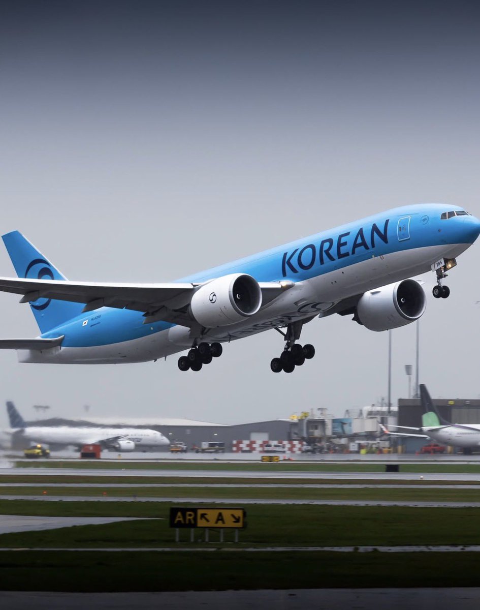 Vendredi après-midi = les aventures de la fin de semaine sont prêtes à décoller !
Où partez-vous ? 🛫

📸 yvrphotography sur IG