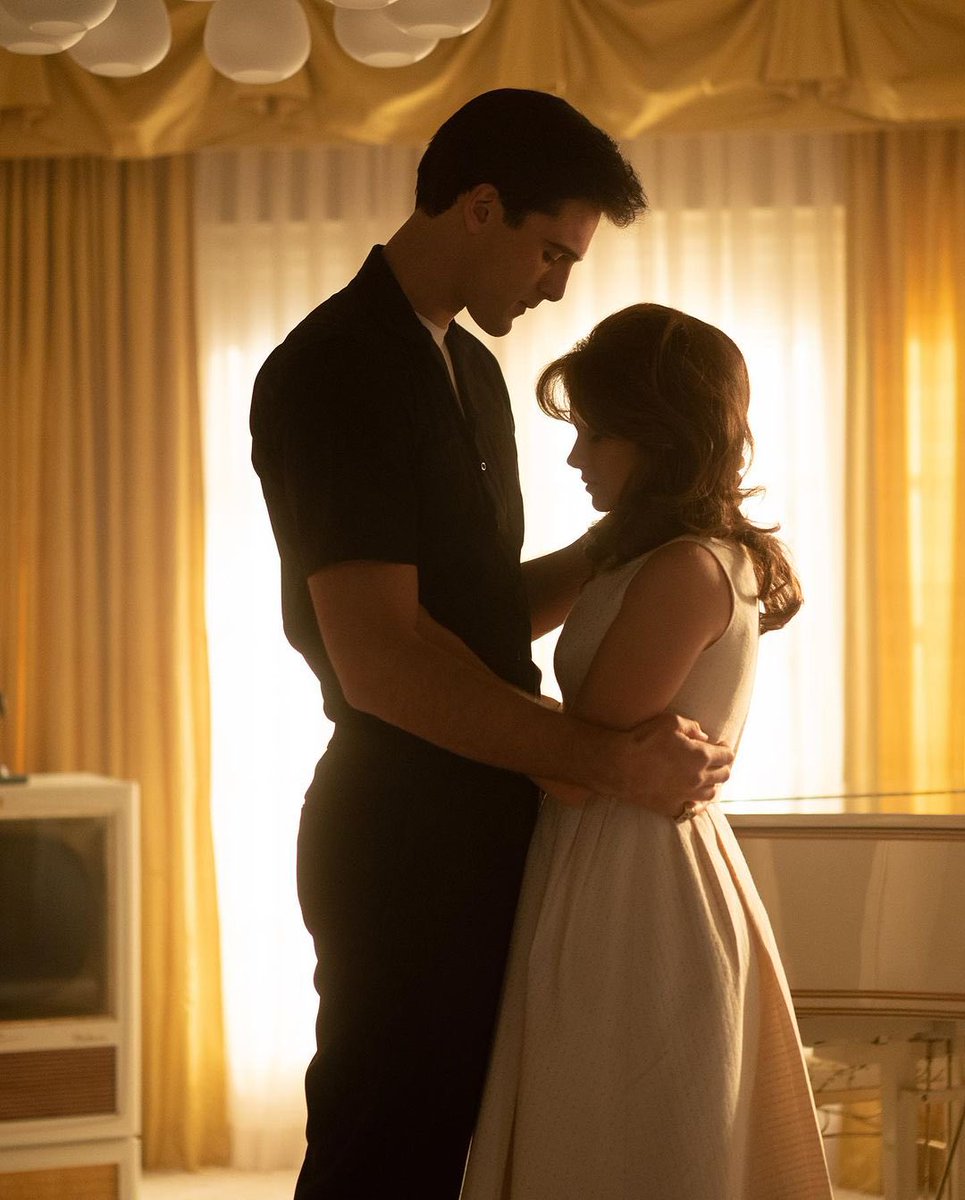 BestJacobElordi's tweet image. Jacob Elordi says he had to step out of his comfort zone to play Elvis Presley: 

“I don’t dance, I don’t sing and I don’t love to perform unless it’s very kind of insulated, so I had to kind of shake all that off. And I did get fatter than I’ve ever been, and it was incredible”