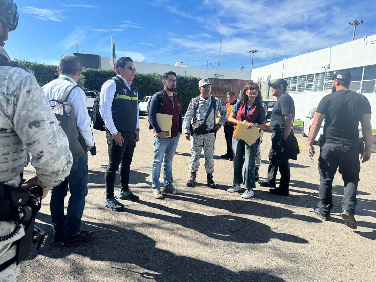 Profeco's tweet photo. #BoletínDePrensa La Profeco y la @agencia_asea realizaron un Operativo Extraordinario de Verificación en #Oaxaca, donde se inmovilizaron 11 instrumentos de medición y se clausuraron cinco de seis estaciones de servicio visitadas por presentar diversas irregularidades.

Con estas acciones, Oaxaca se suma a las 28 entidades verificadas en el marco de la Estrategia Nacional para garantizar litros completos, precios justos y el cumplimiento de las normas ambientales y de seguridad.

Más información https://t.co/sQ8PIg0xdI