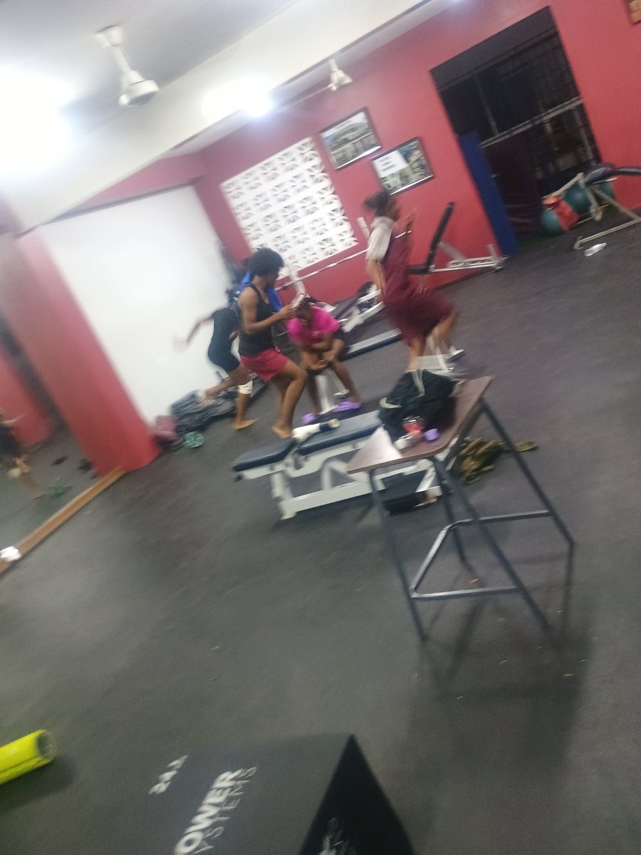 MathueTapper's tweet image. Before I get Into the Gym vs After. 
Cause why is it dance class at 6pm and dem fi a go home 🙄