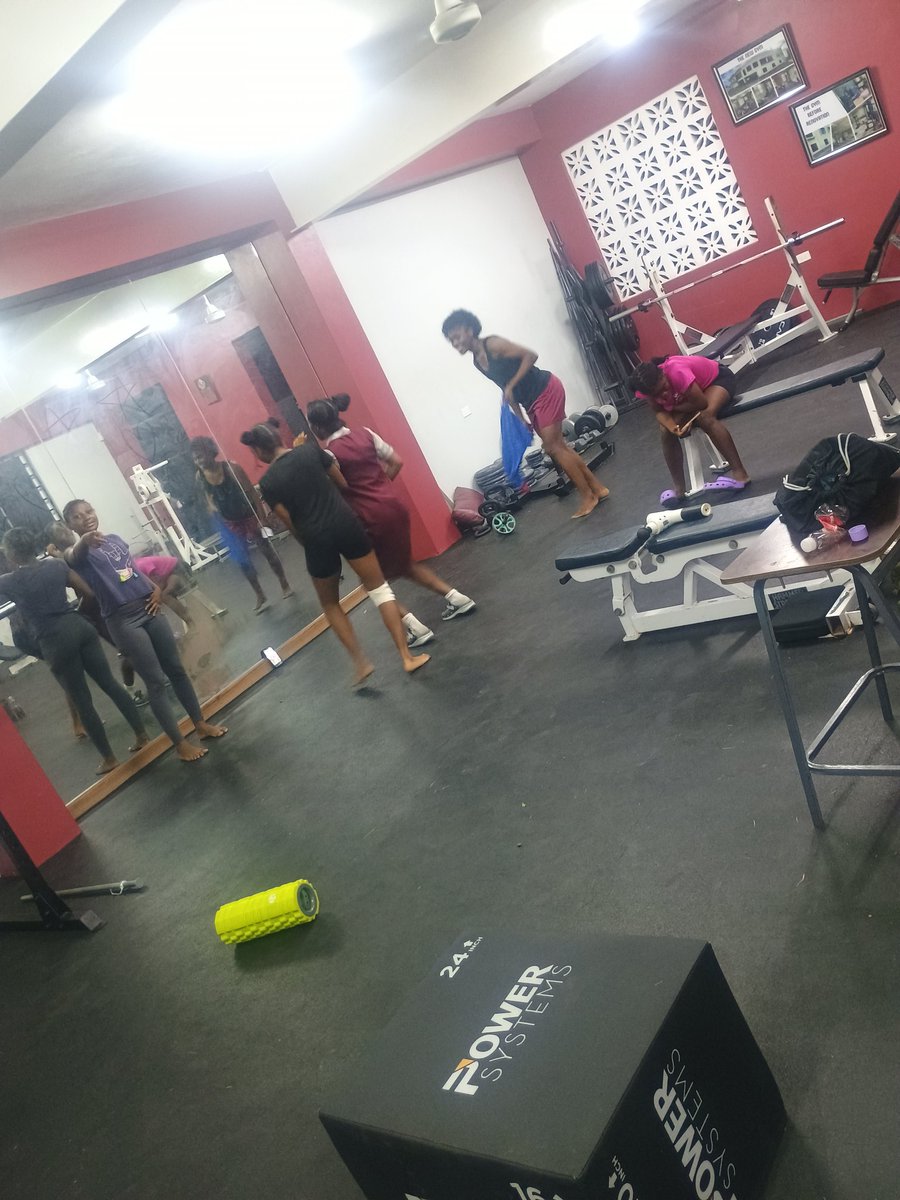 MathueTapper's tweet image. Before I get Into the Gym vs After. 
Cause why is it dance class at 6pm and dem fi a go home 🙄