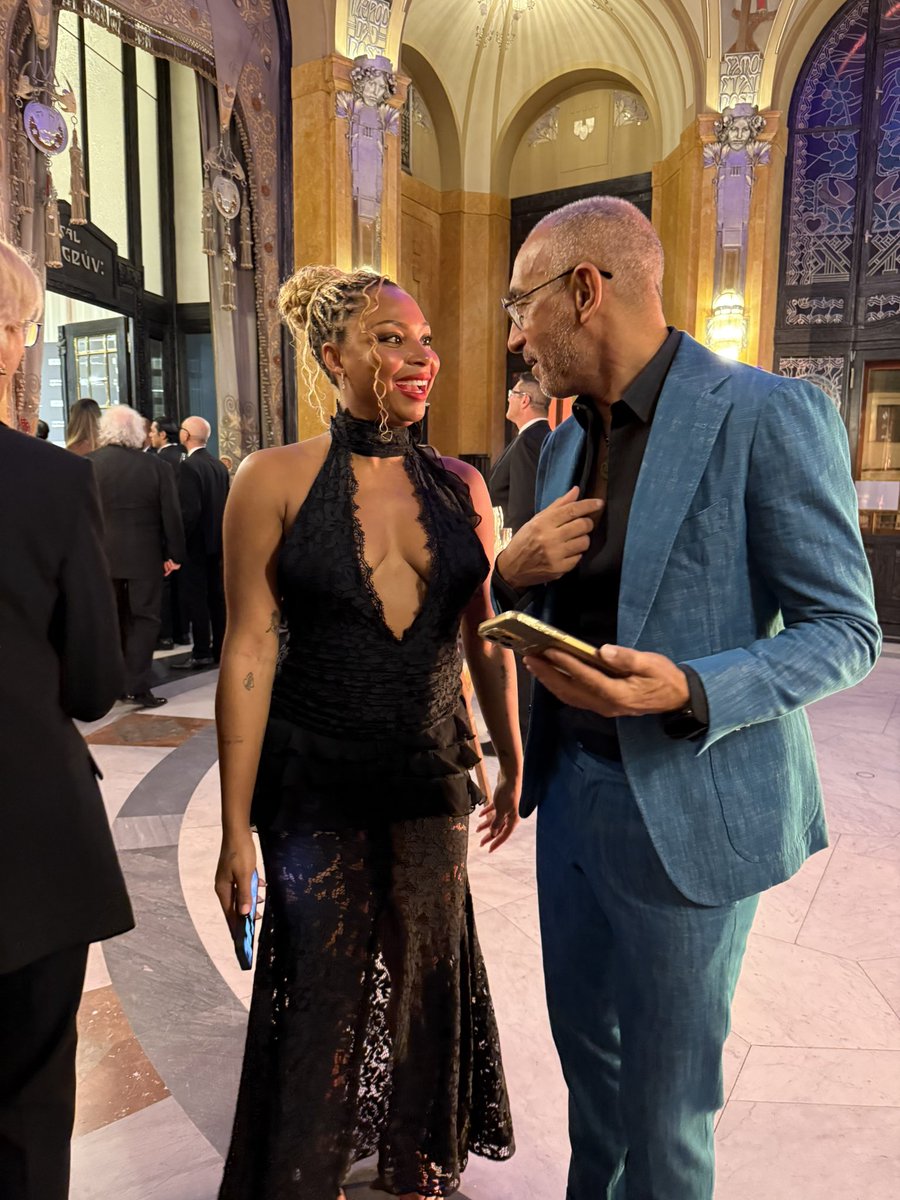 bendeejay's tweet image. Ready for the party #calendariopirelli #2026 #pirelli #redcarpet #praga @pirelli #pierfrancescofavino @pierfrancescofavino @venuswilliams #venuswilliams