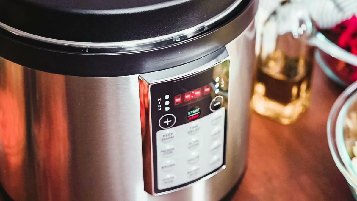 JohnsonBecker's tweet photo. Johnson Becker files lawsuit against Farberware in Illinois federal court over pressure cooker defects. Another case highlighting safety concerns with exploding pressure cookers.

https://t.co/wd2p1C2C8B https://t.co/6MqK97KOVG
