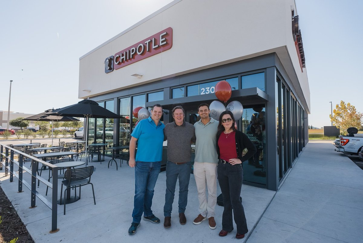 WMGDev's tweet photo. Big day in Kissimmee yesterday! Our team was on hand to celebrate the grand opening of @chipotle off of Highway 192. Another great project delivered and a win for this growing corridor. 🌶️ 🥑 

#WMGDevelopment #GrandOpening #Kissimmee #Chipotle https://t.co/dwT7EiBwtj