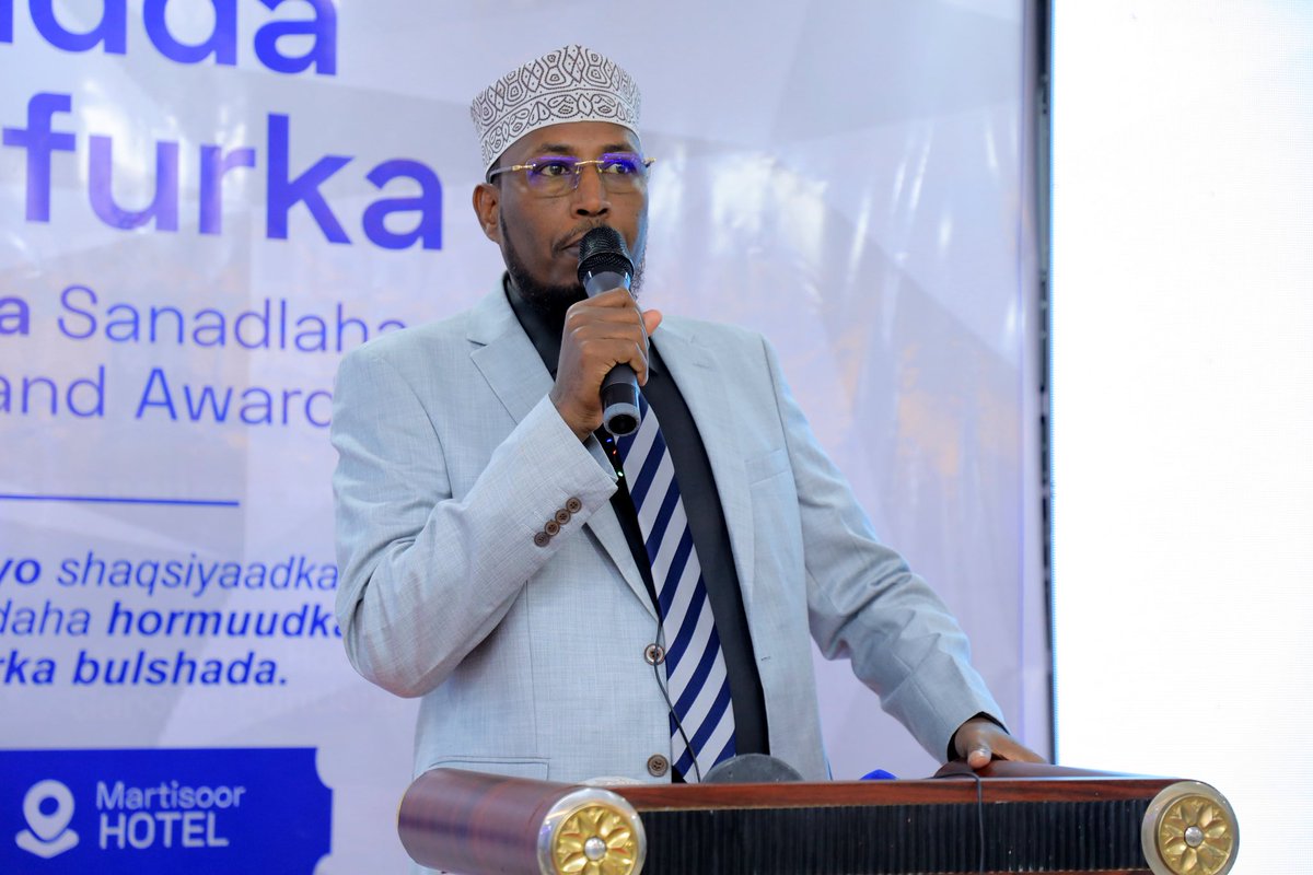 Waxaan caawa ka qayb galay munaasabad lagu daah-furayay 𝐀𝐛𝐚𝐚𝐥𝐦𝐚𝐫𝐢𝐧𝐭𝐚 𝐒𝐚𝐧𝐚𝐝𝐥𝐚𝐡𝐚 𝐚𝐡 𝐞𝐞 𝐏𝐮𝐧𝐭𝐥𝐚𝐧𝐝.

Abaalmarintan ayaa lagu furay in lagu maamuuso 𝐏𝐫𝐨𝐟. 𝐊𝐡𝐚𝐥𝐢𝐢𝐟  𝐌𝐚𝐱𝐚𝐦𝐞𝐝 𝐁𝐚𝐫𝐫𝐞.