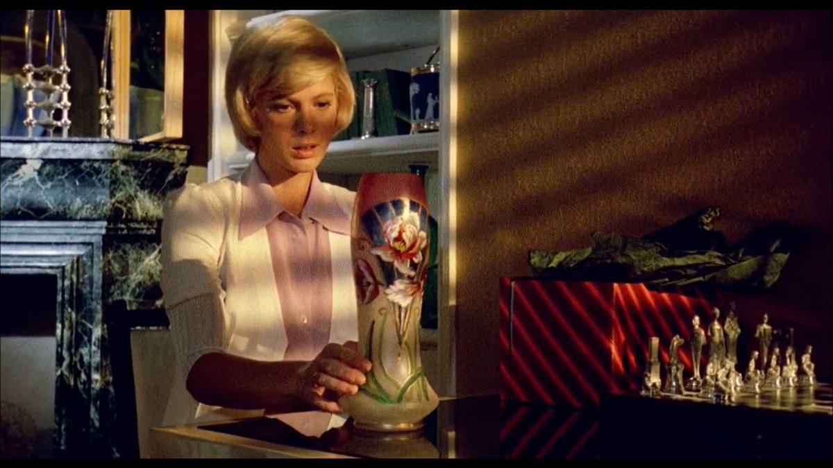 Sarah Makes People Watch Things! tweet media