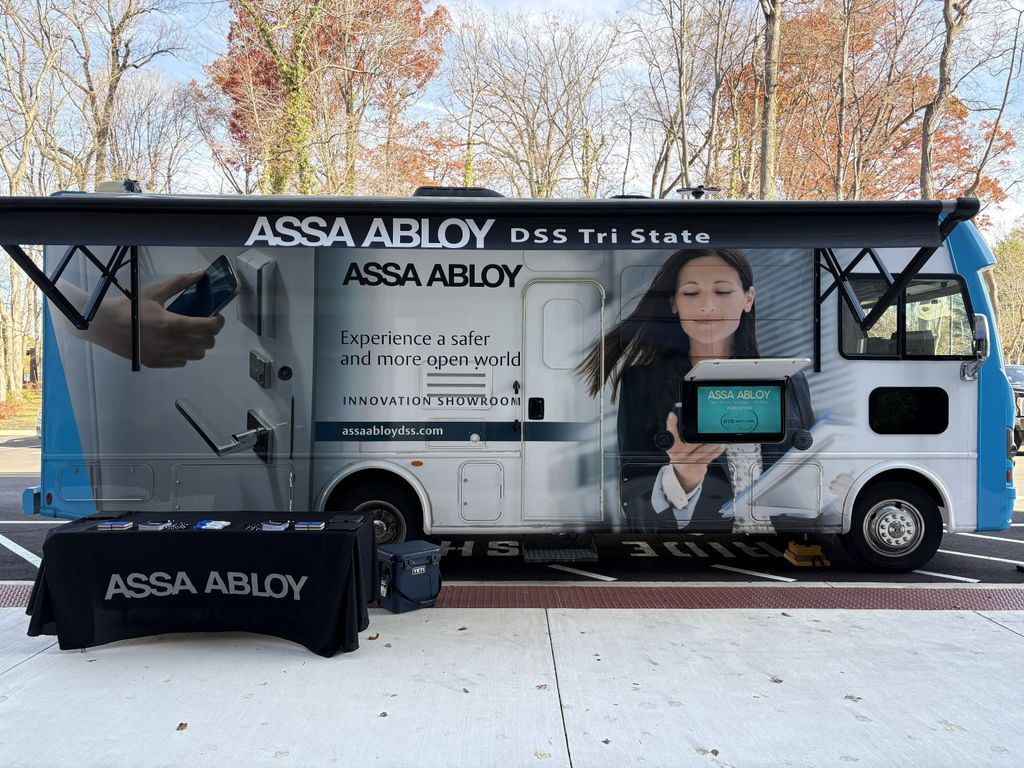 dss_tri's tweet image. A big thank you to the team at 215 Secure for the warm welcome and engaging conversations this morning!

#ASSAABLOY #DSSTriState #InnovationShowroom #AccessControl #LifeSafety