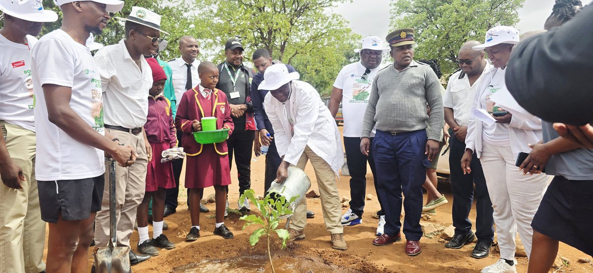 OnPointMedia4's tweet photo. 14 Nov 2025 : Your Friend in Entertainment!!
The 16th Edition of the Friends of the Environment (FOTE) Walkathon Mat South Province 2025 an initiative by Nyaradzo Group  and  partners . 22-kilometres,  Lutumba Pry Schl

Theme : Rooted in Action, From footsteps to forests https://t.co/Du5LZ0QSZC