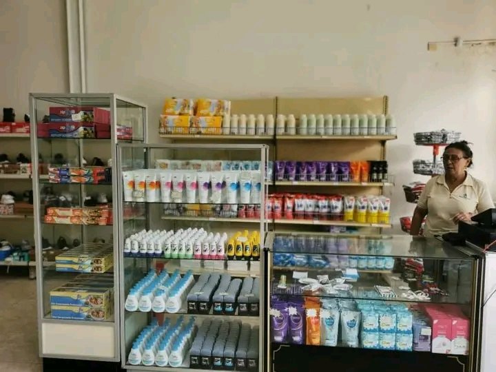 CimexHolguin's tweet image. Tienda Los Locos 🛒, municipio Banes.

Optimizado el espacio para garantizar una atención más ágil y personalizada 🤗. Queremos que cada momento sea memorable, tanto por la #calidad de nuestros productos como por el trato cercano y #eficiente de este gran equipo. 

📞 24-802289