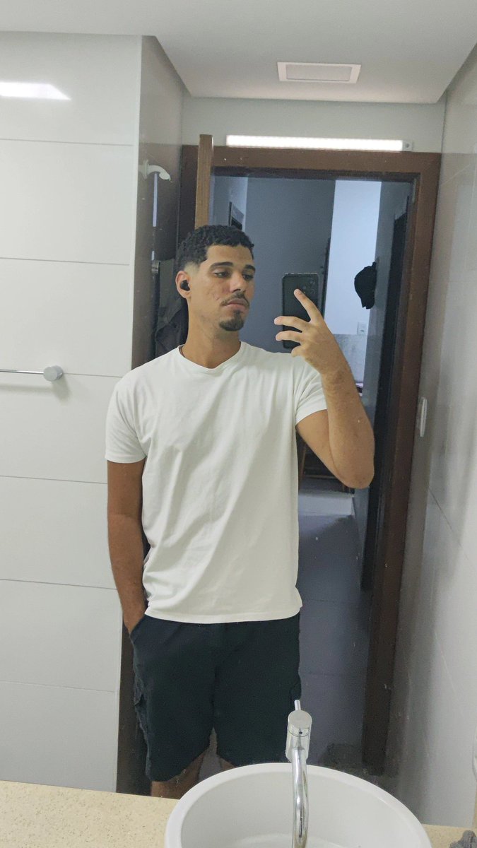 idiossincrático tweet media