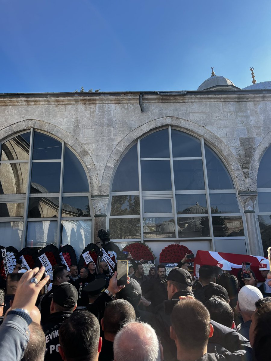 Düğününe gideceğimiz adamların cenazesine gittik…
Vatan sağolsun Şehit Bkm.Asb.Üçvş. Berkay KARACA