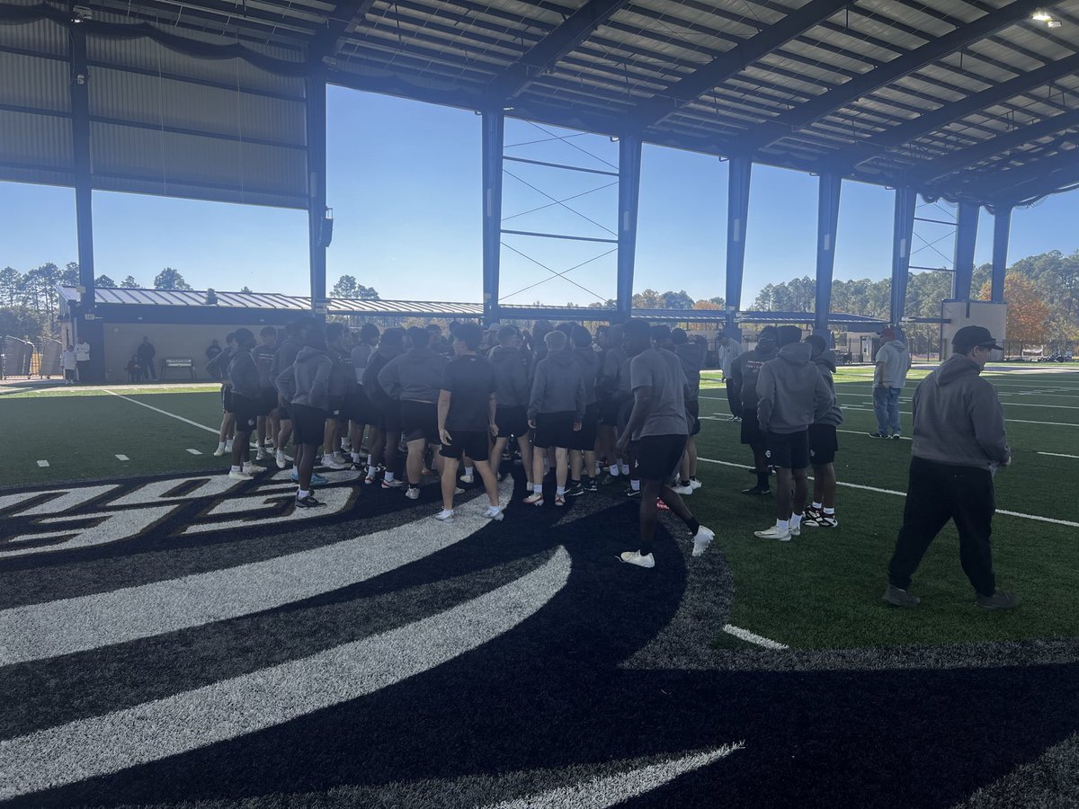 Thank you to <a href="/GSAthletics_FB/">Georgia Southern Football</a> and alum <a href="/_CoachPWilliams/">Parker Williams</a> for the tour and pregame area!

#GG x #GATA
#Doggs