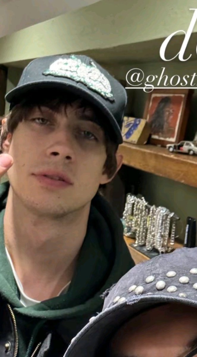 shytoruwu's tweet image. OMG HE SO PRETTY IM DYING I LUV HIM SM