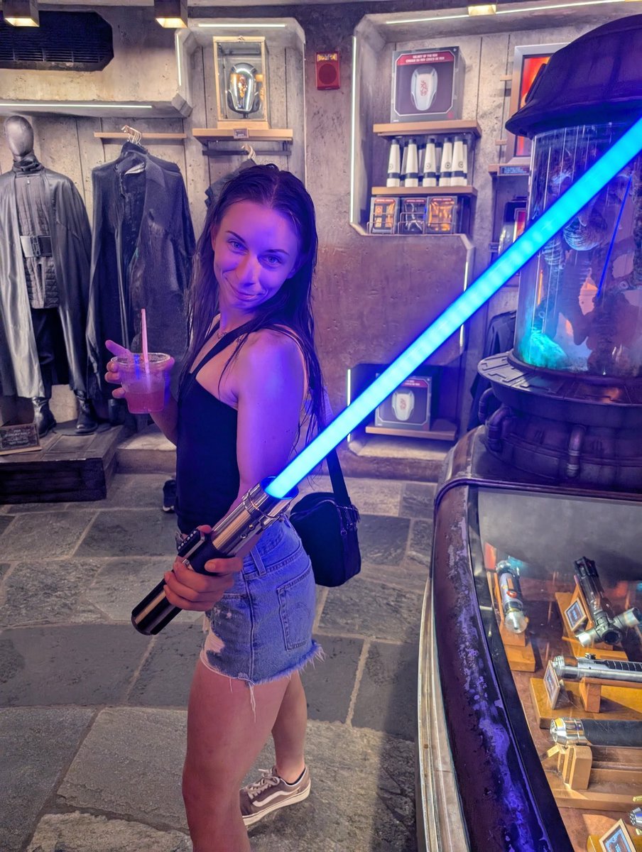 Happy Friday! May the force be with you 💙