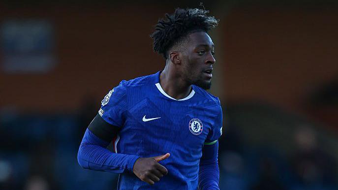 🚨 Axel Disasi is to be re-integrated into the Chelsea first team due to their lack of cover at centre-half because of injuries. #CFC

(<a href="/SkyKaveh/">Kaveh Solhekol</a>)