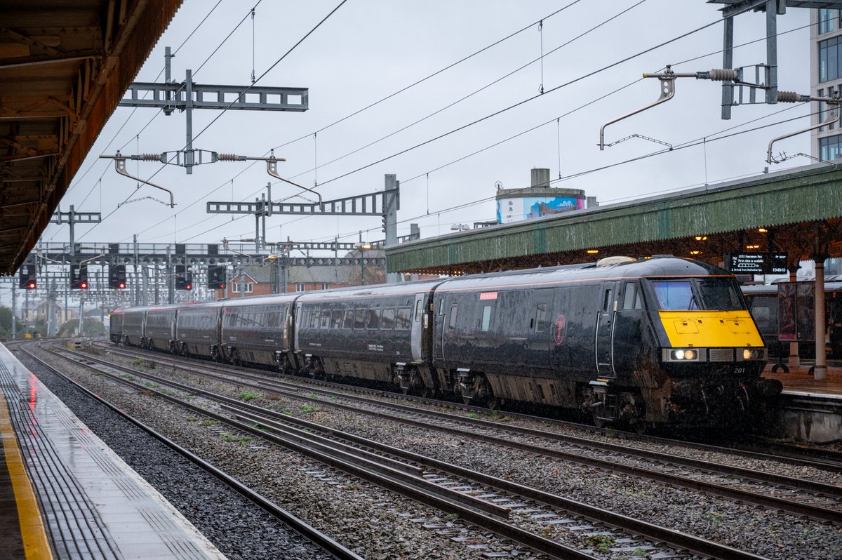 82201 + 67012 arrive at Cardiff with 5W57 1043 Cardiff Canton Sidings to Cardiff Central