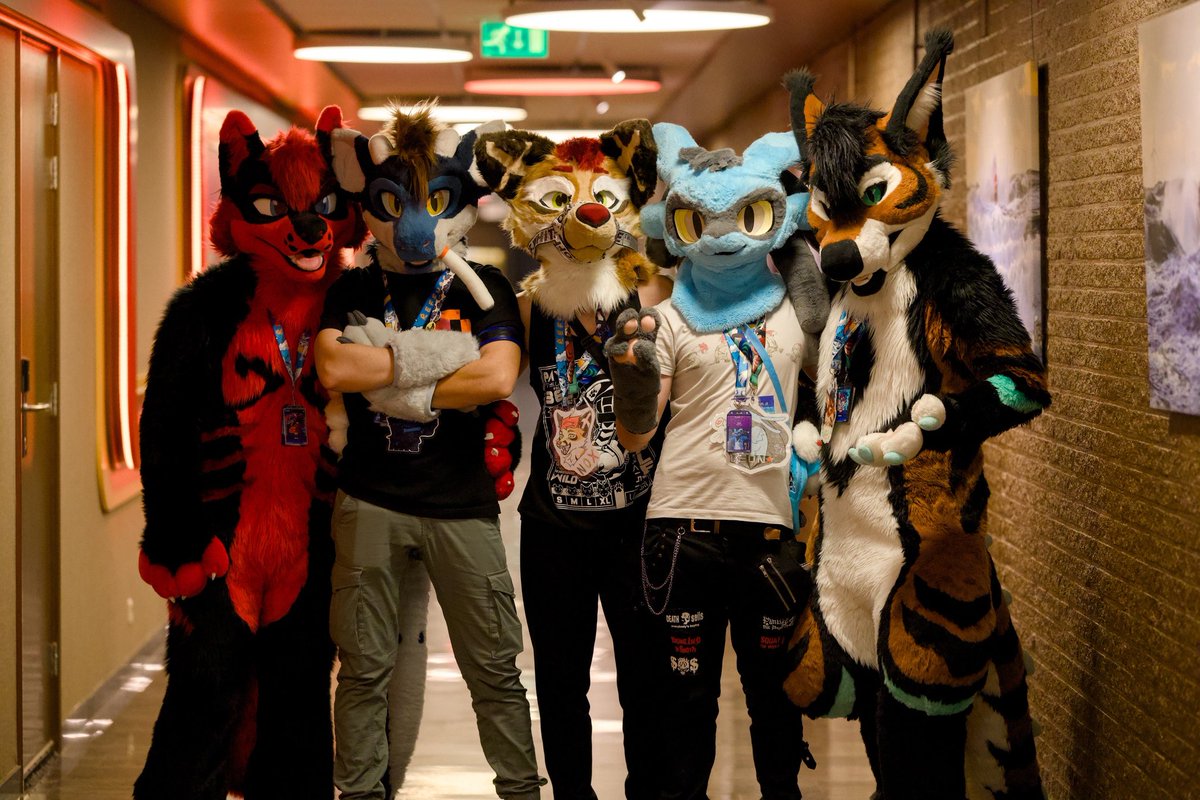 #fursuitfriday 
<a href="/ByronWolf20/">Byron 🔜 NFC, LVFC</a> <a href="/hyperactivederg/">Dan</a> <a href="/SpaceCatLeon/">Leon 🔜 NFC, LVFC</a> <a href="/GonZoFreak_/">Gonzo</a> 
📸 <a href="/Sr_NaxVR/">Nax</a>