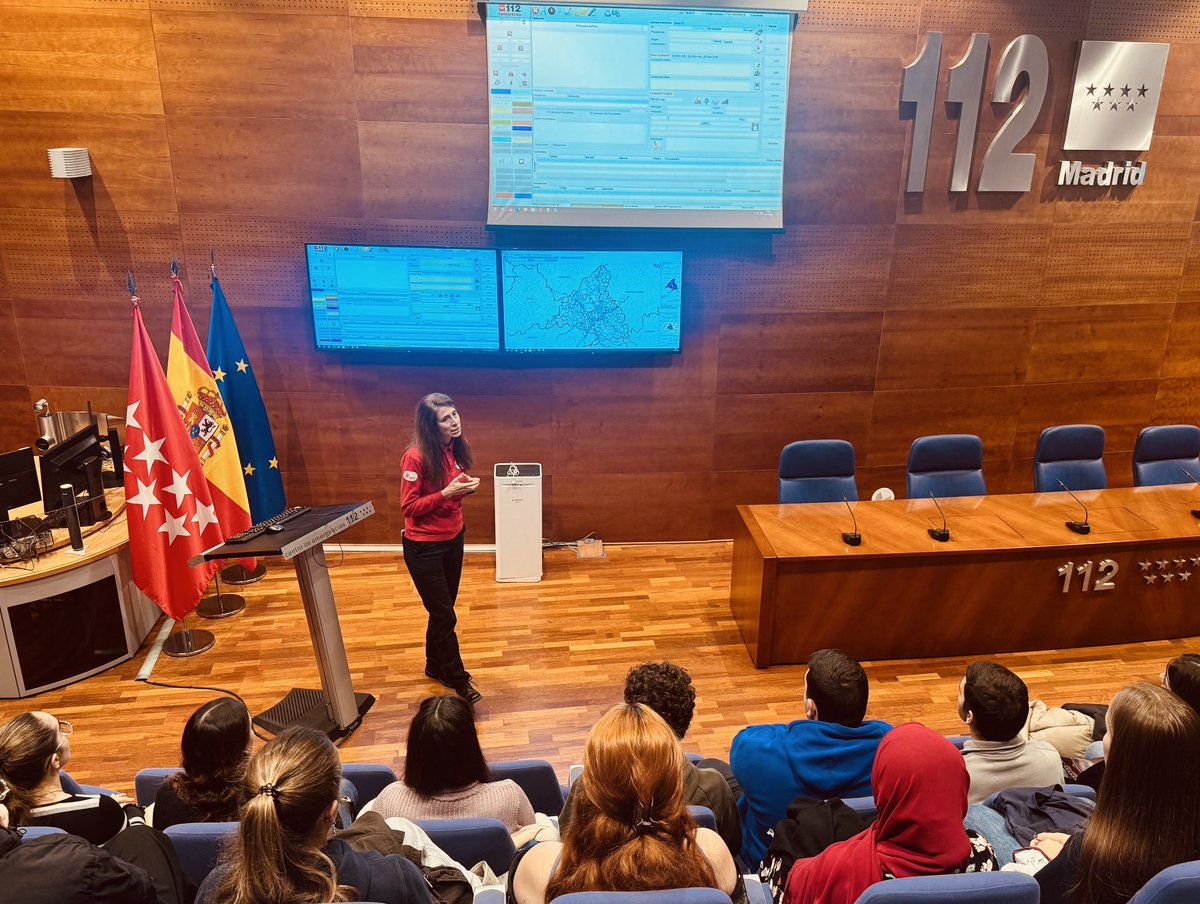 🔚 Cerramos una nueva semana de #Visitas112.

Hoy con alumn@s del Campus La Salle (Madrid).

📖 Estudian el Doble Grado de Fisioterapia y Terapia Ocupacional. 

🤗 ¡Un placer recibiros!

#Madrid112  
#ASEM112