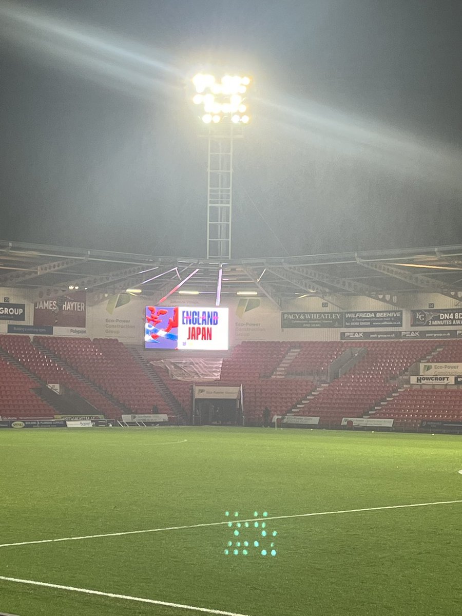missraaaaaa's tweet photo. England vs Japan U21
車で4時間ぐらい、大雨して、寒い https://t.co/q9QUbXOLQL